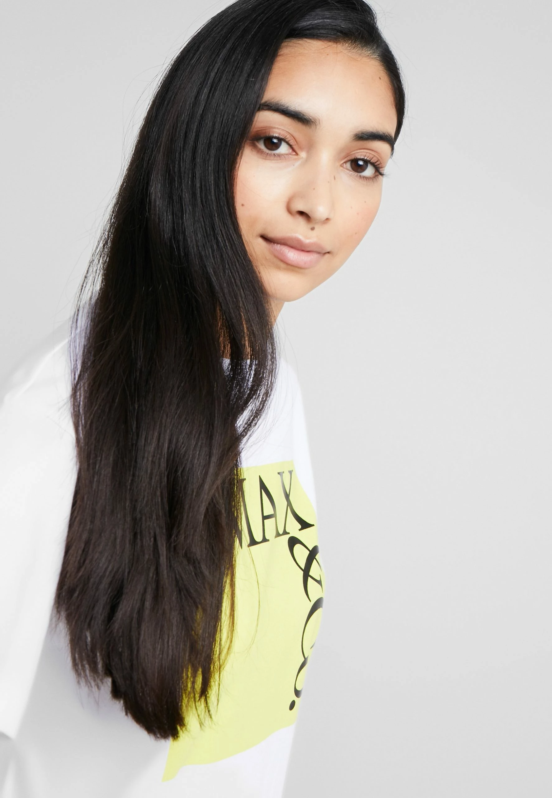 MAX & Co. Tee - T-Shirt Imprimé - Sunshine Yellow Pattern 6 MAX & Co. Tee - T-Shirt Imprimé - Sunshine Yellow Pattern – Image 4