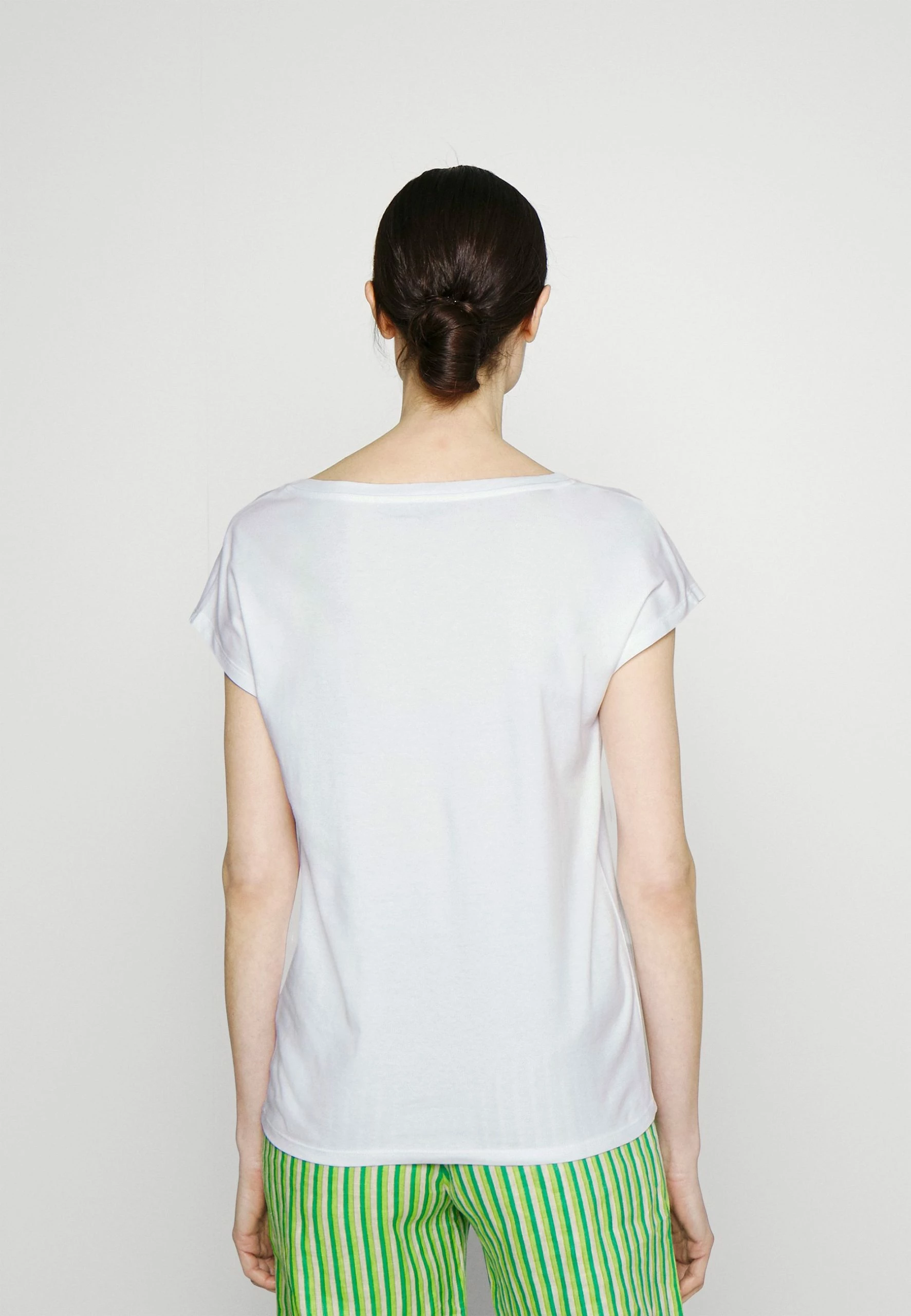 MAX & Co. Maldive - T-Shirt Basique - Bianco Ottico 5 MAX & Co. Maldive - T-Shirt Basique - Bianco Ottico – Image 3