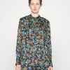 MAX & Co. Bakoj - Blouse - Flower On Blue Ground -MAX & Co.Ventes 87448c7c0ba04e548390bff37cc8067c