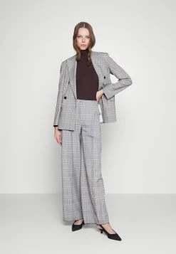 MAX & Co.Ventes -MAX & Co.Ventes f1a6254dd0ce4e7eaadc5522b45d7d1c